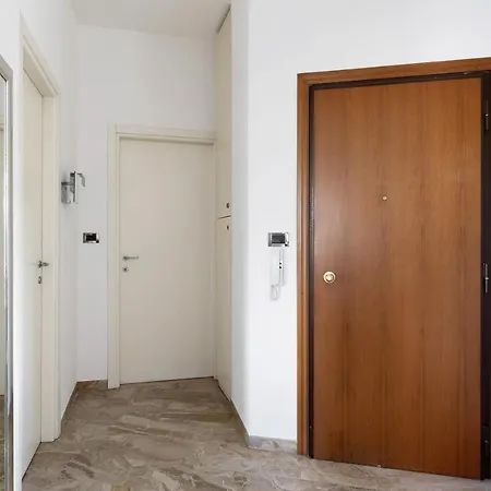 051 Living * בולוניה